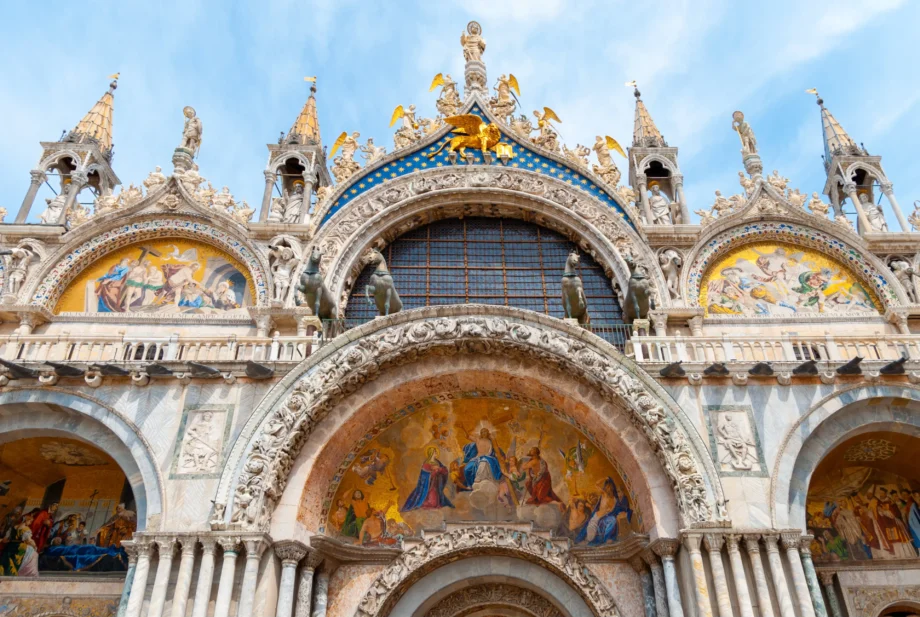 イタリア・ベネチアのサン・マルコ寺院を訪れる